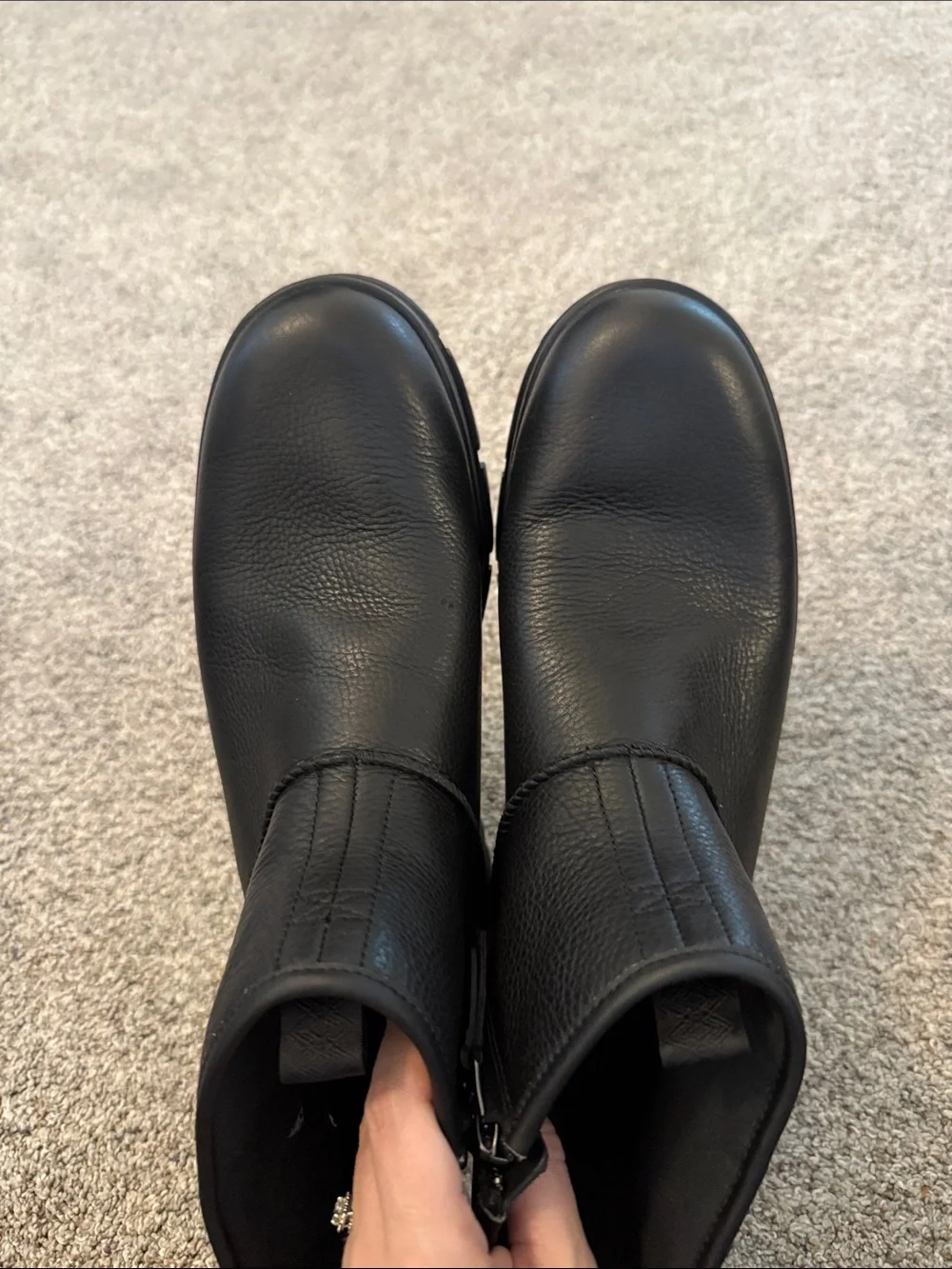 UGG Men's Skyview Classic pull-on boots waterproof black size 11 NEW